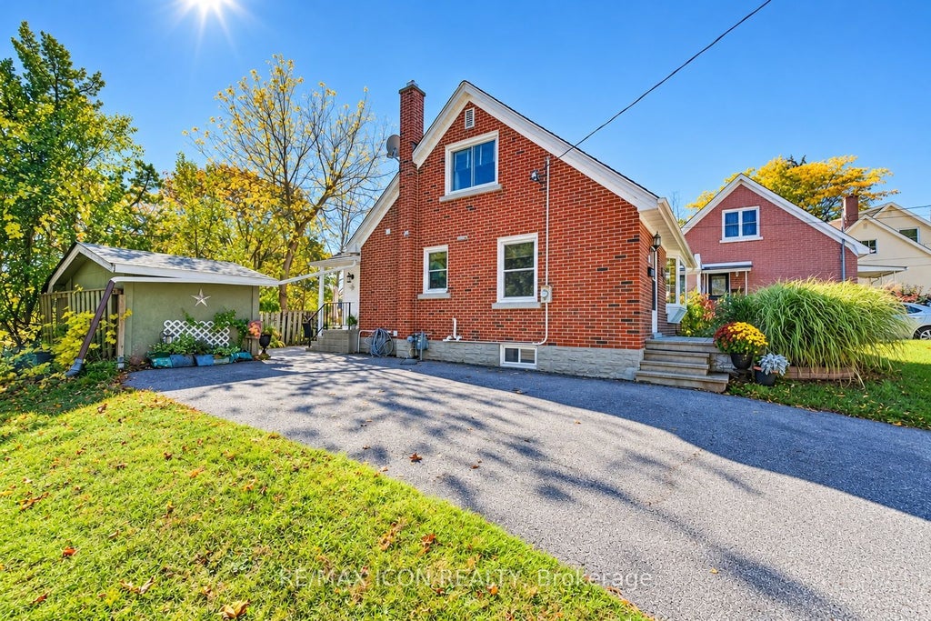 Photo of 35 Pleasant Avenue, Out of Area, ON N2M 4A3 (MLS # X14100724)