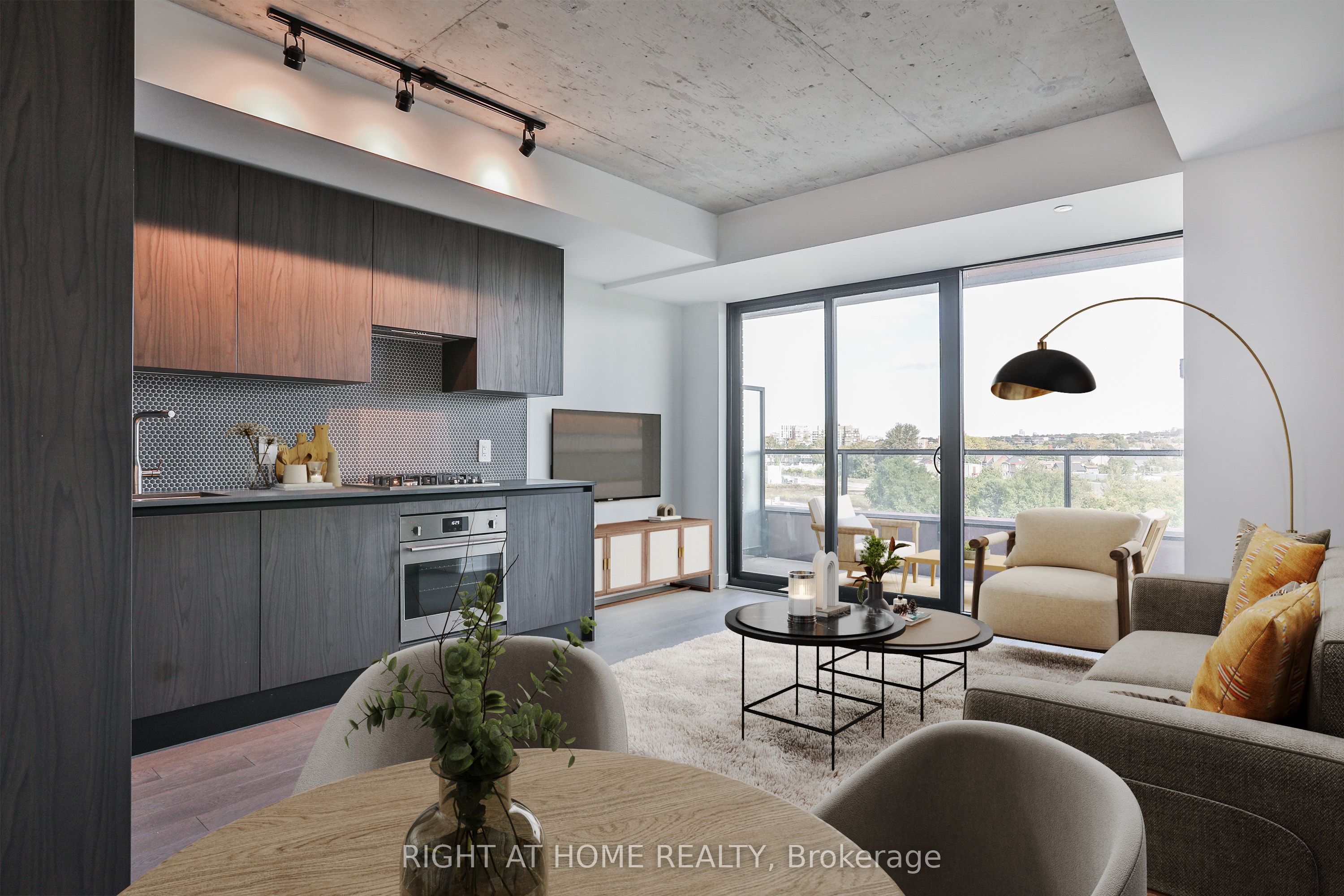 2720 Dundas Street W 512