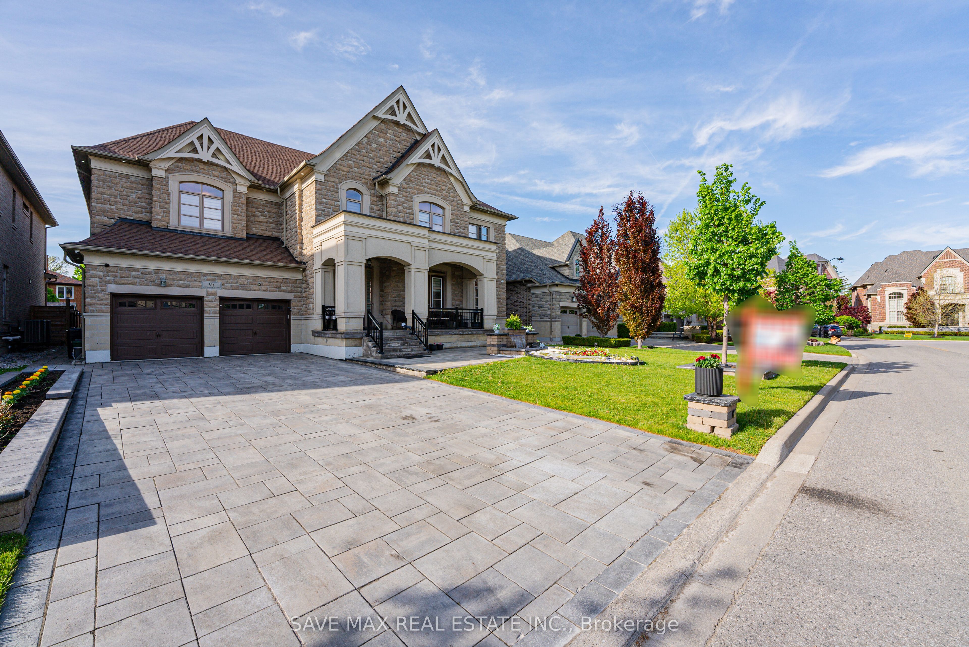 95 Sarracini Crescent
