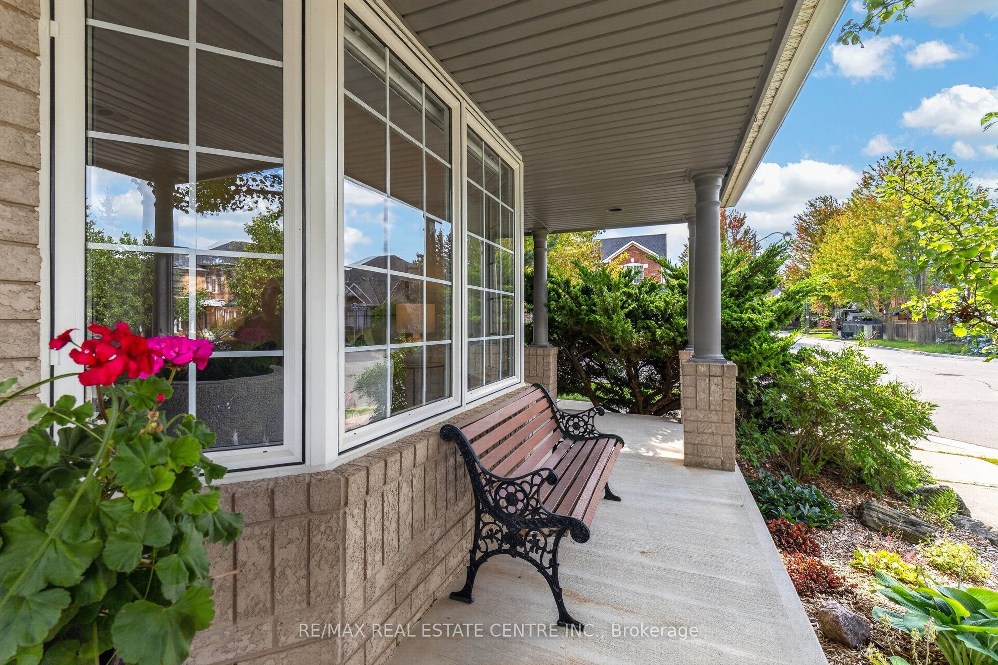 1667 Dempsey Crescent