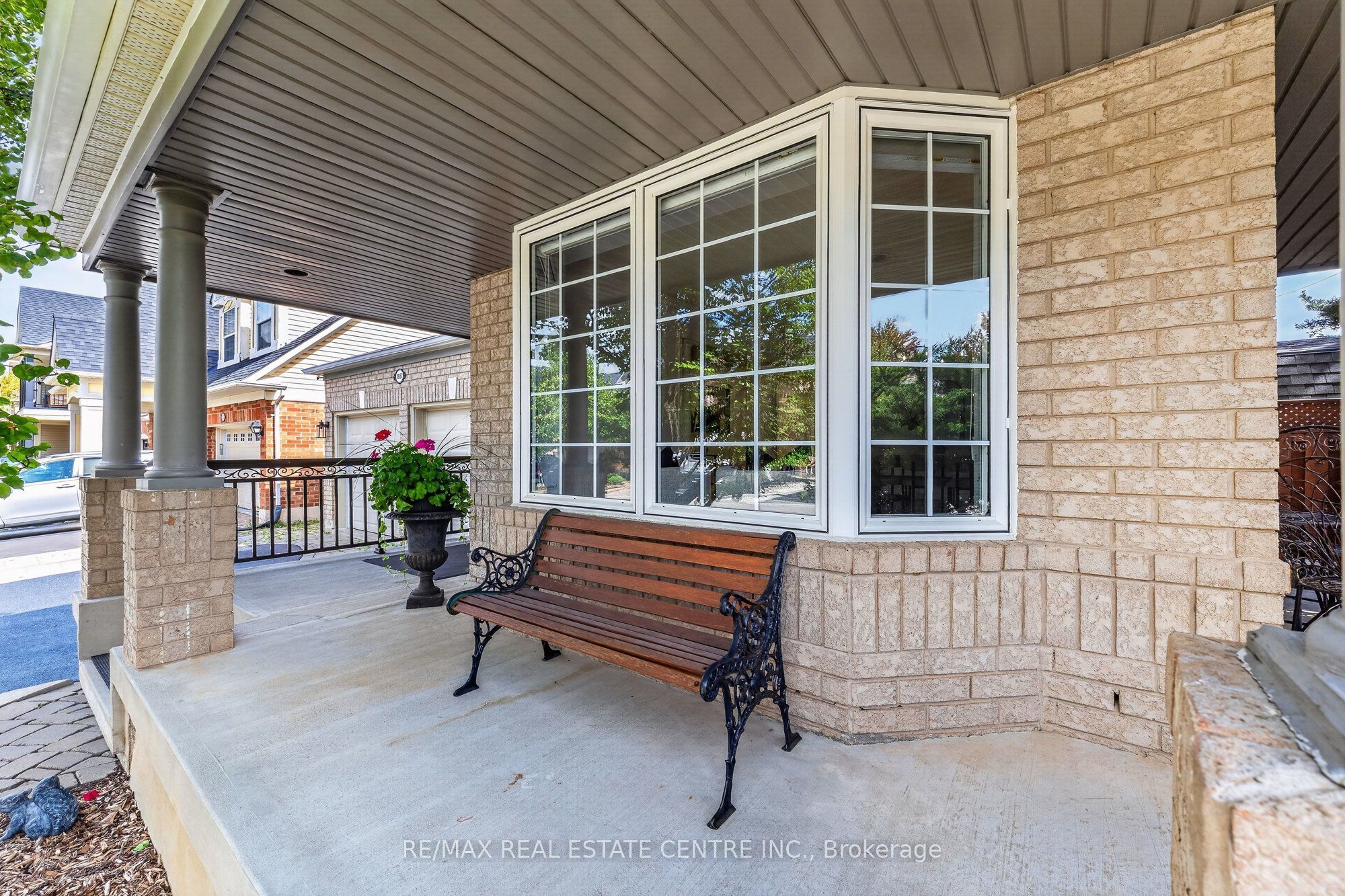 1667 Dempsey Crescent
