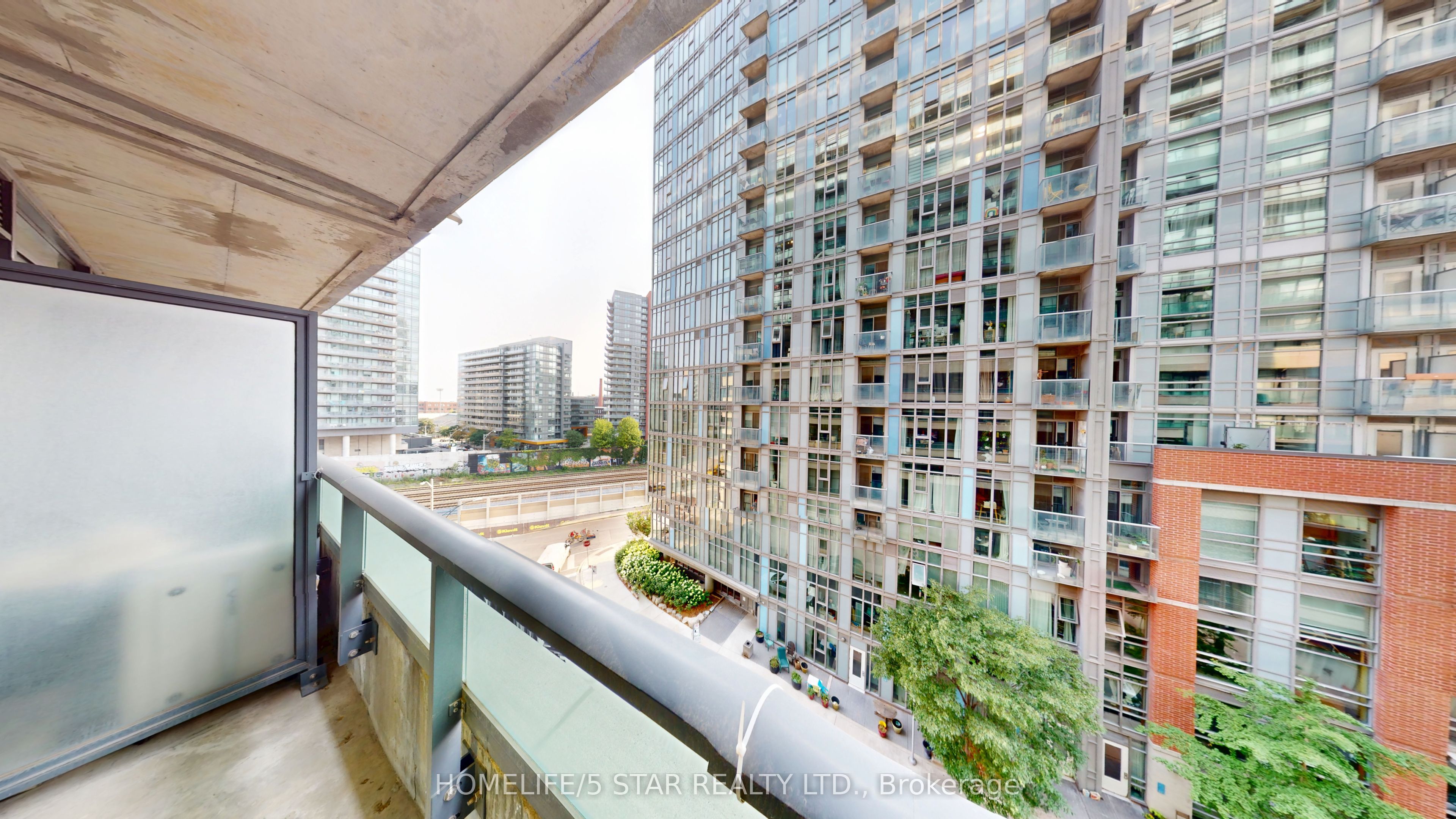 36 LISGAR Street 726