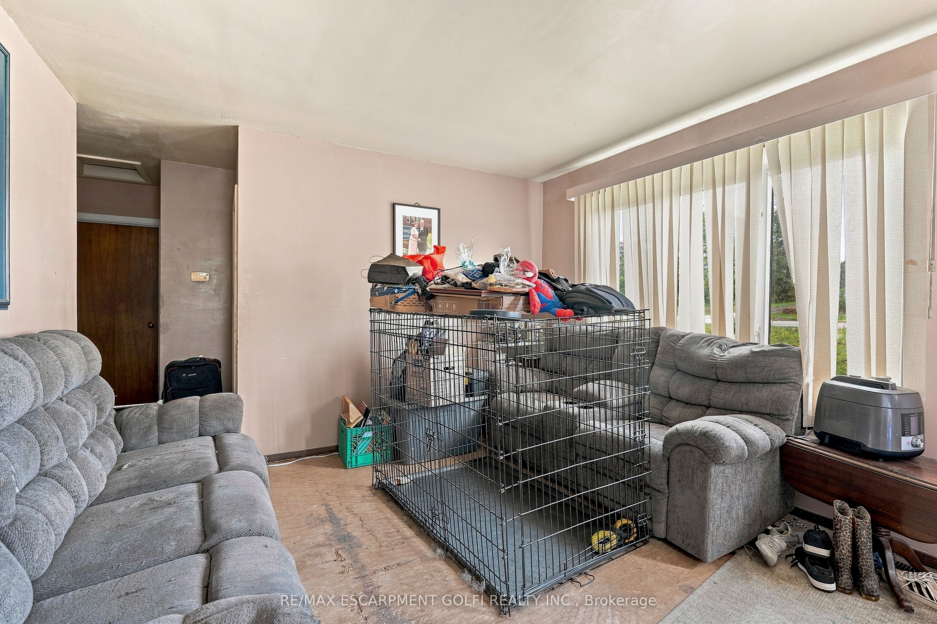 663 Ridge Road W