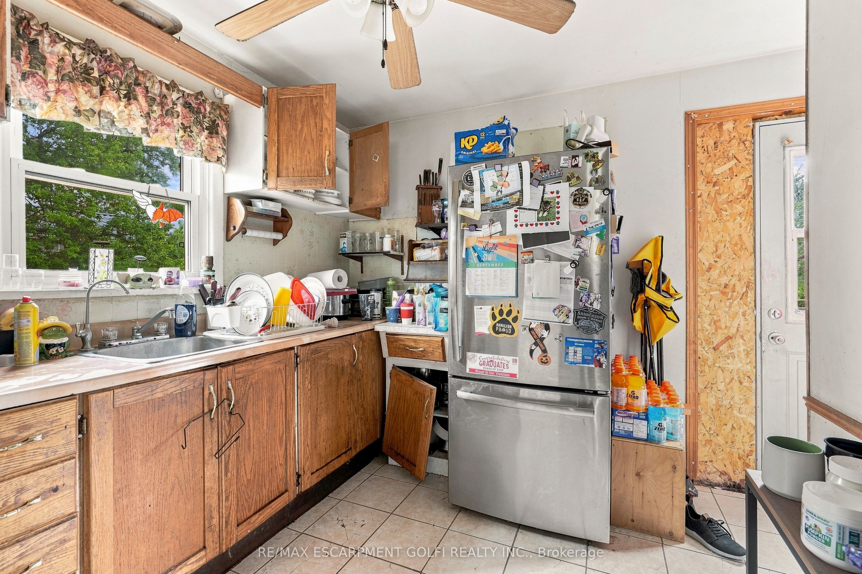 663 Ridge Road W