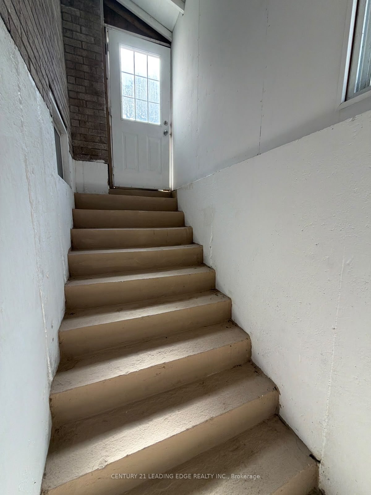 2 Higginson Street #Lower