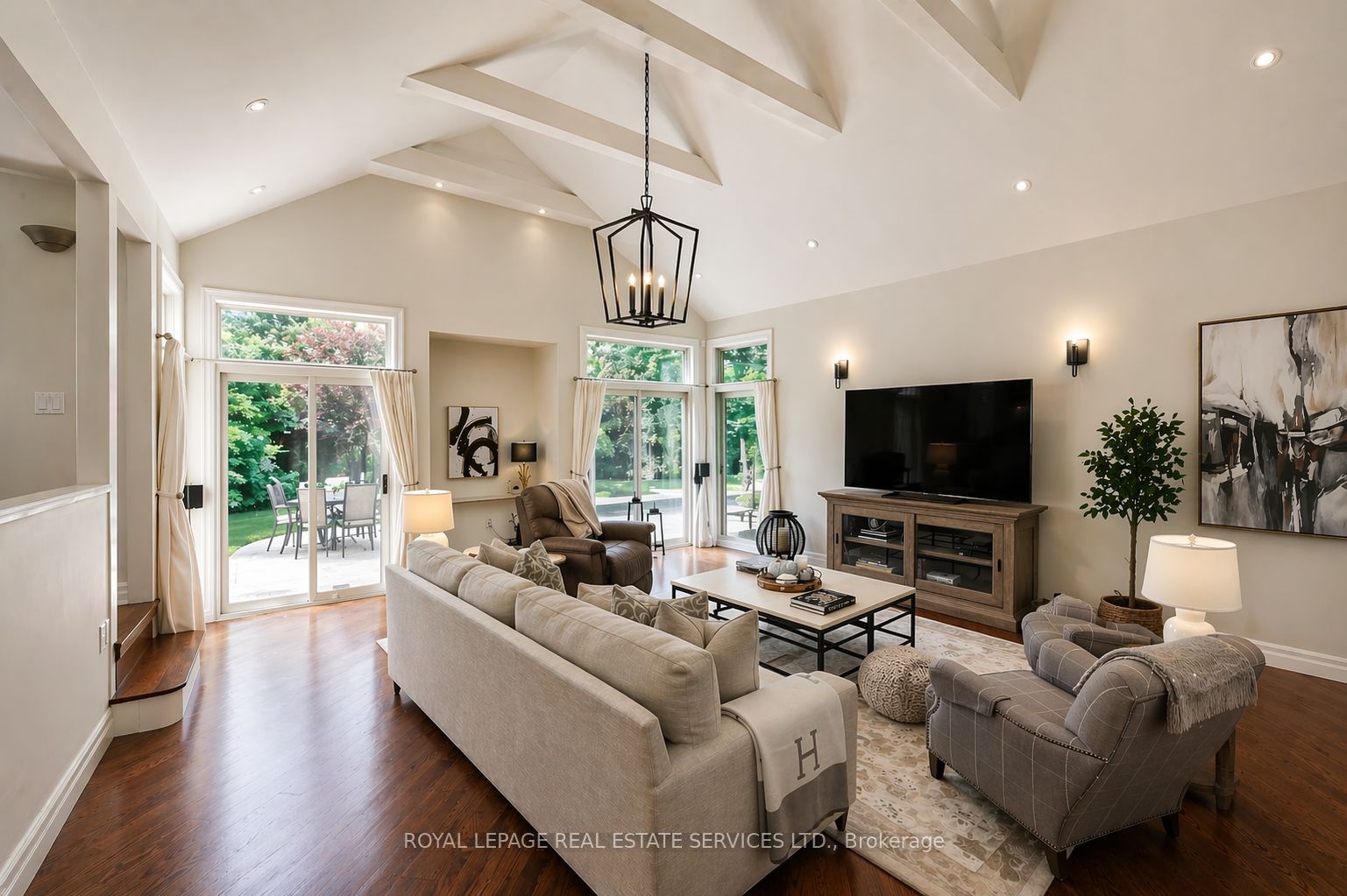 1327 Sedgewick Crescent