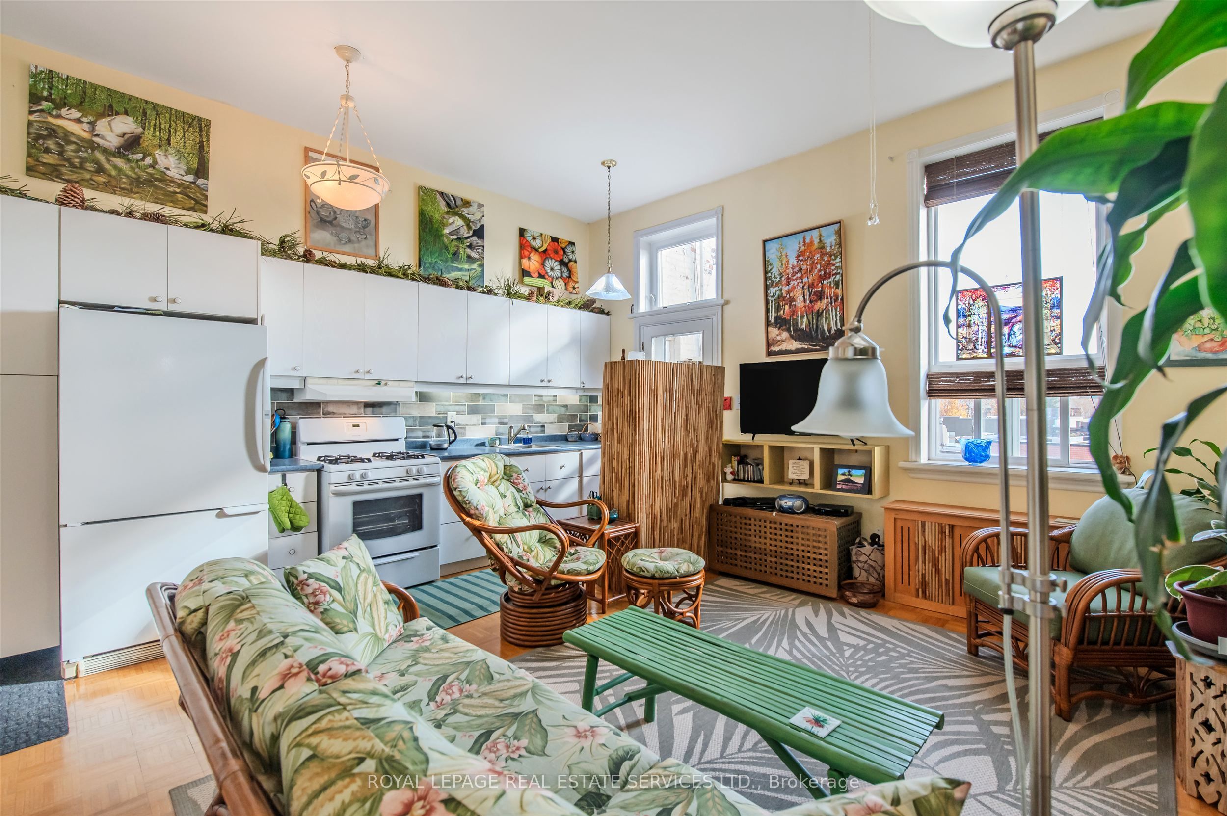 2847 Dundas Street W 9