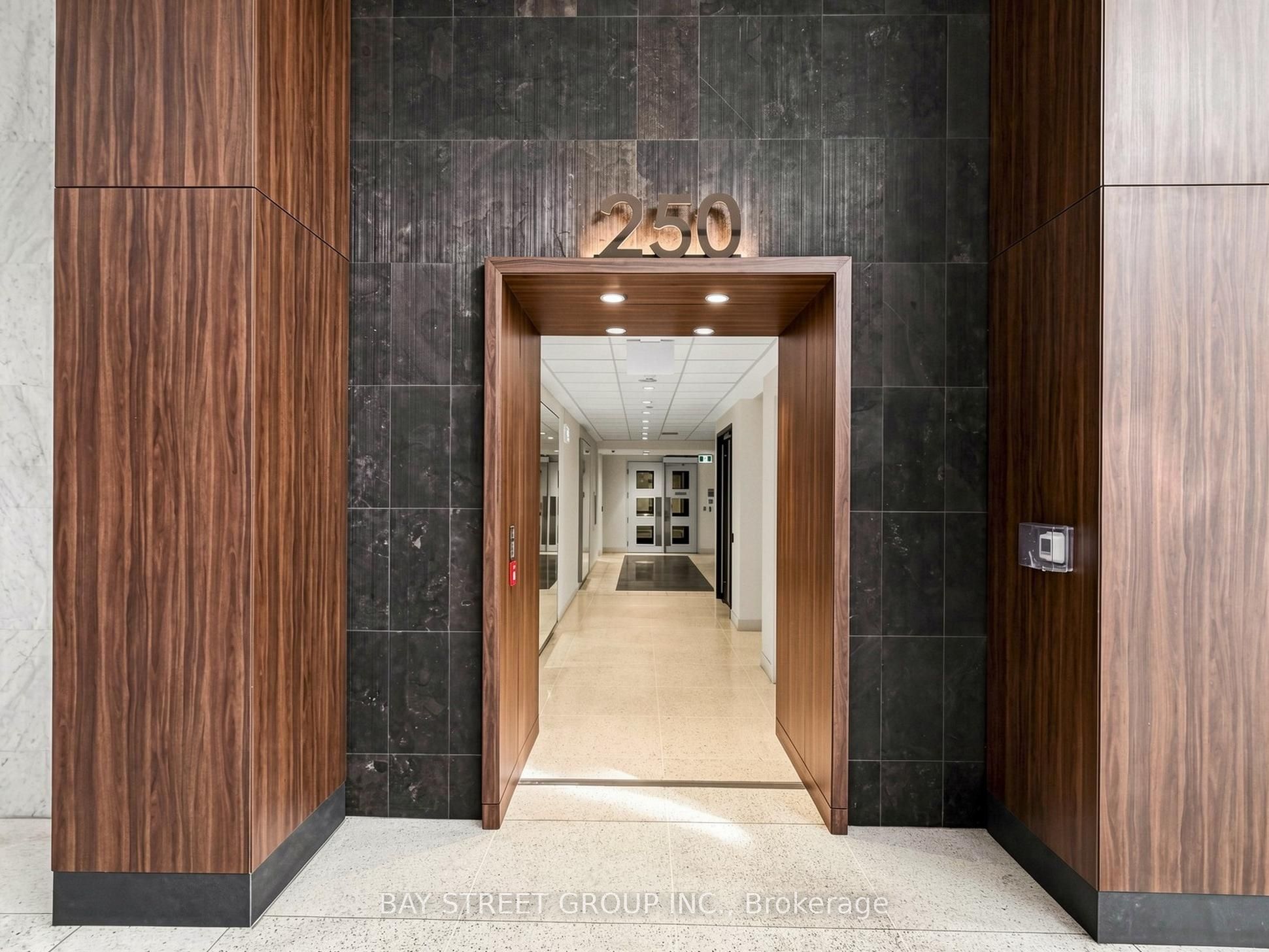 250 Wellington Street W 1134