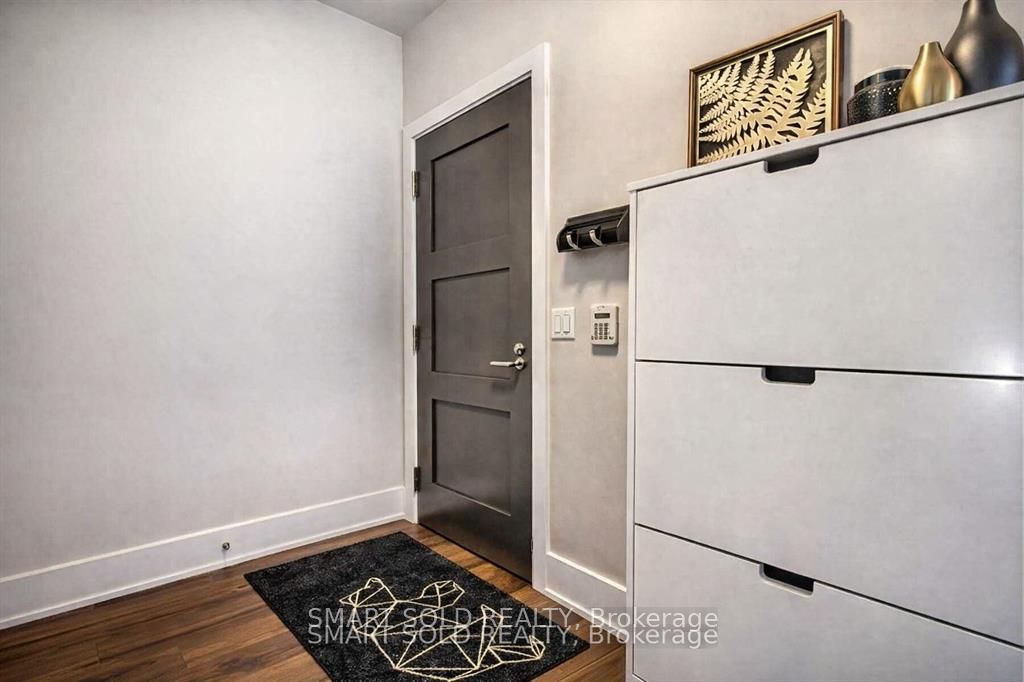 300 Front Street W 1712