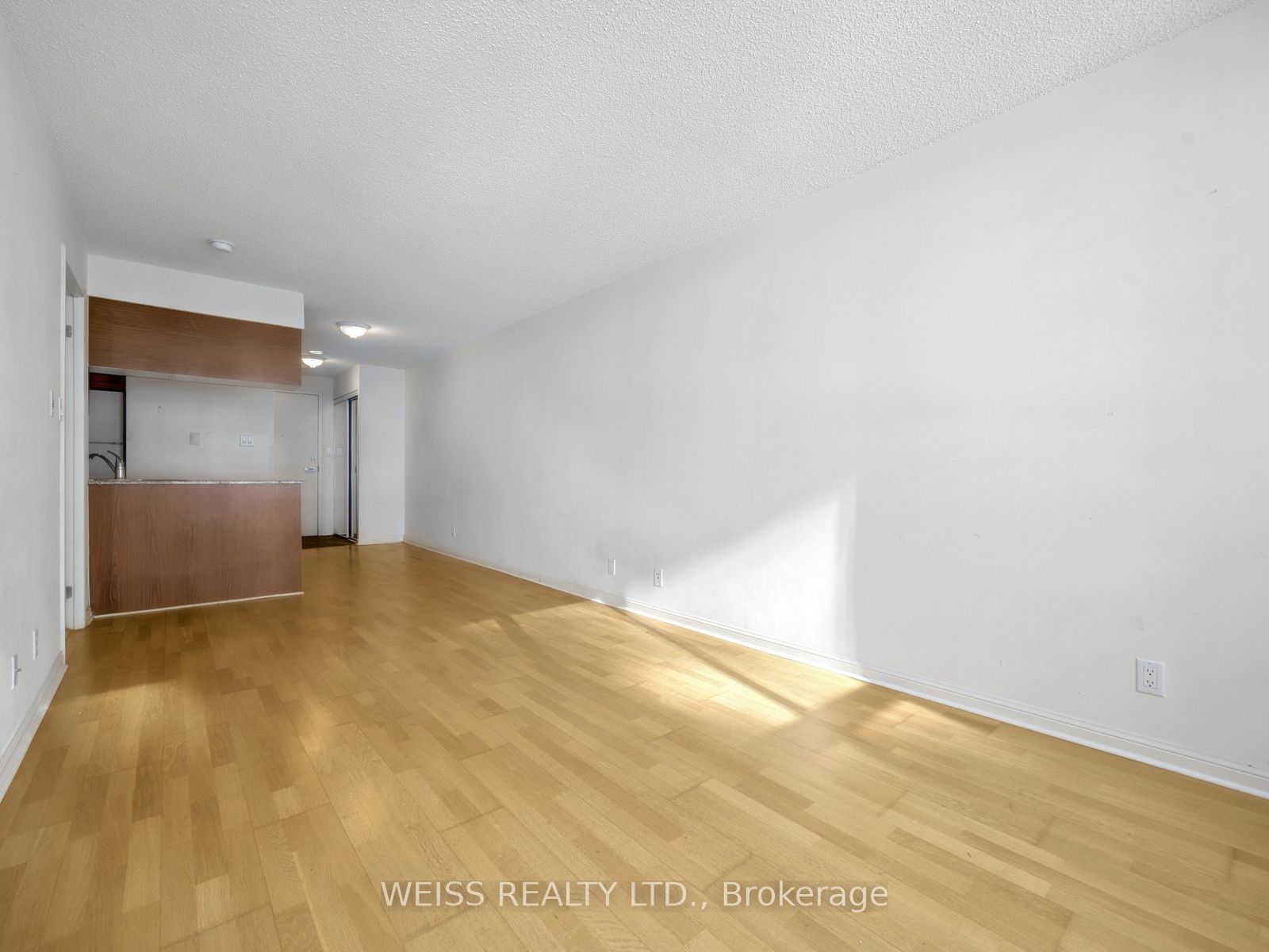 228 Queens Quay N/A W