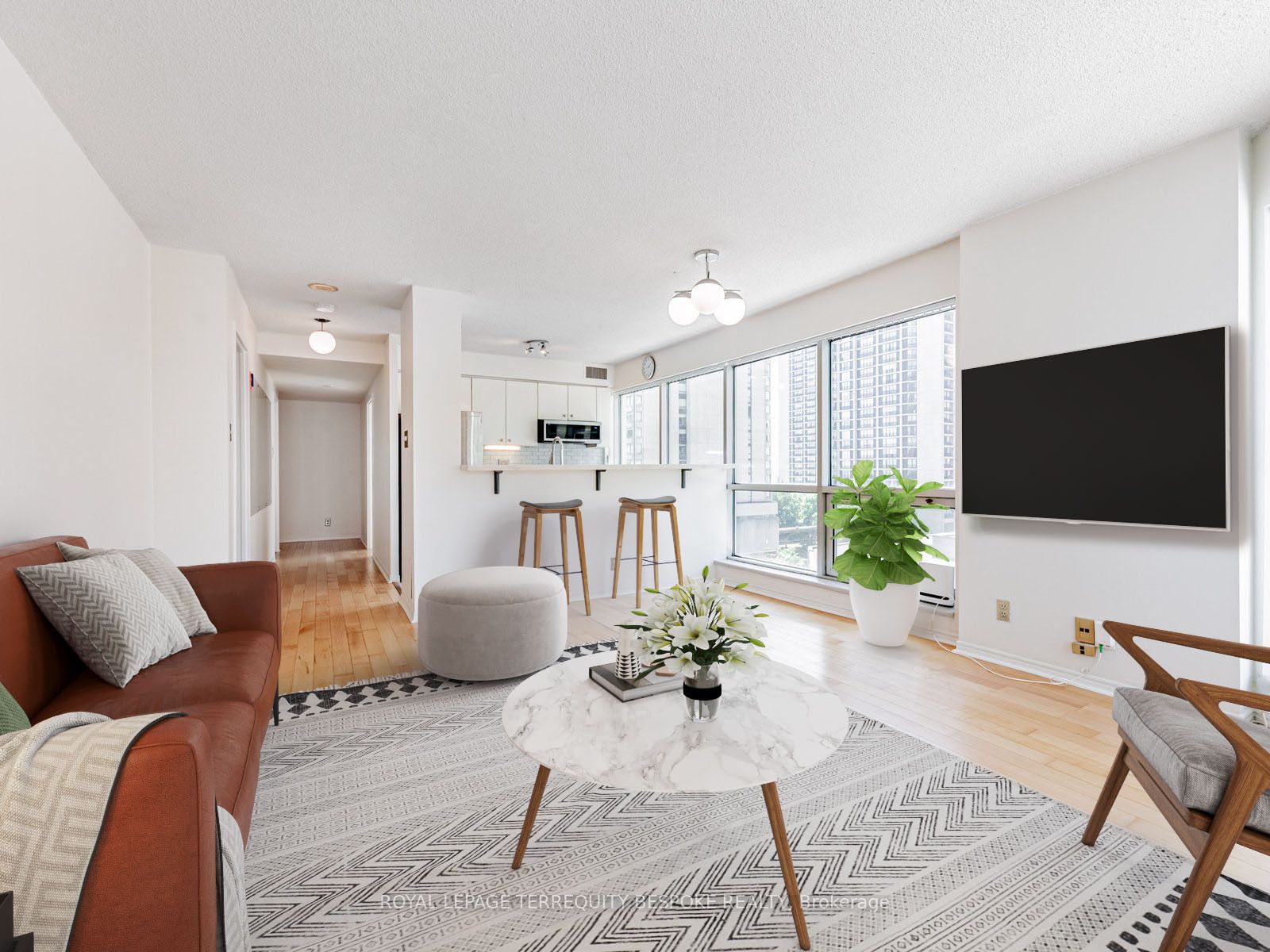 10 Queens Quay W 811