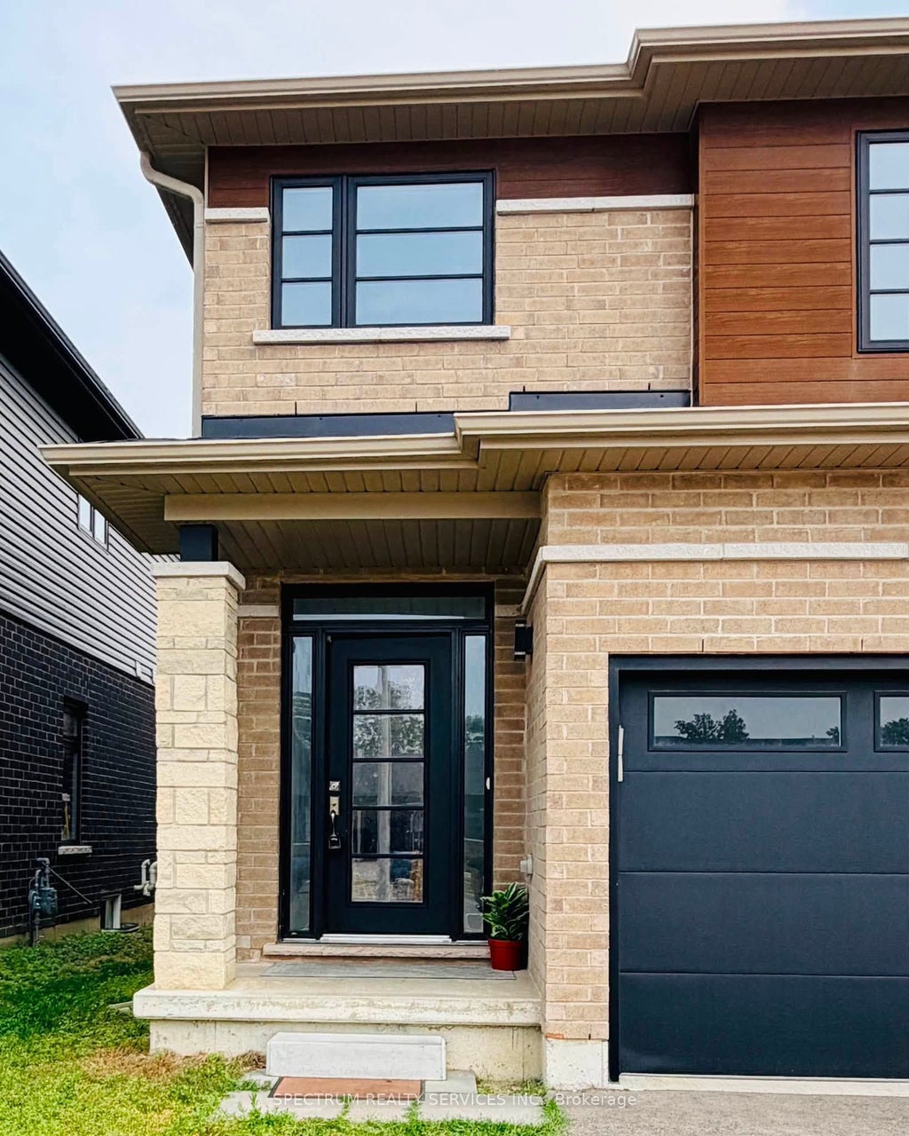 Photo of 529B Grey Street, Brantford, ON N3S 0C3 (MLS # X13588662)