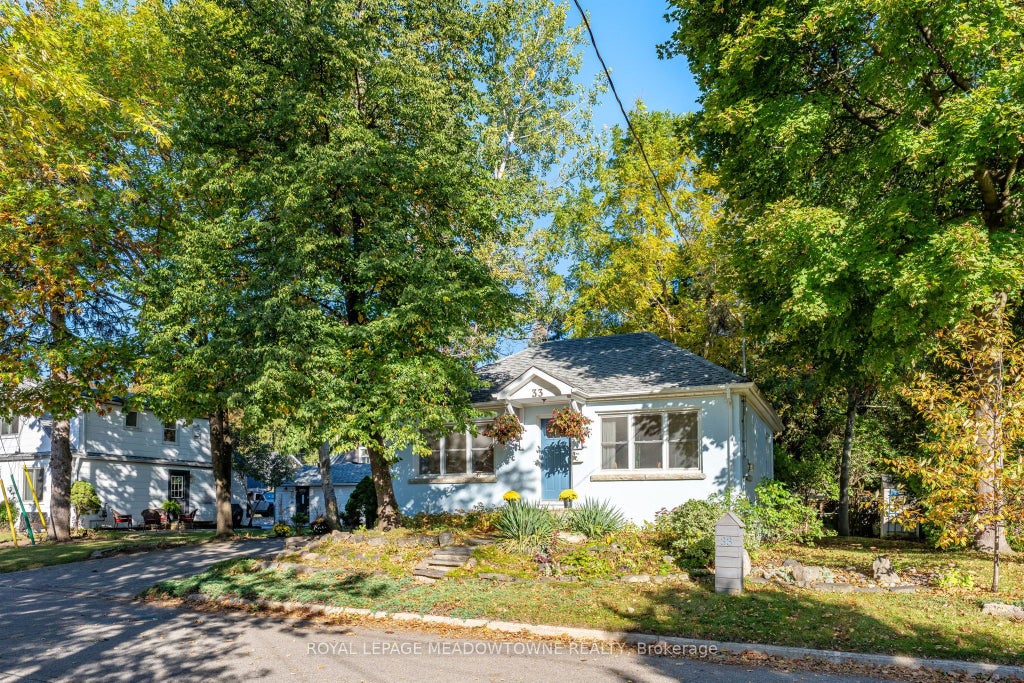 Photo of 33 Durham Street, Halton Hills, ON L7G 1Z8 (MLS # W13934048)