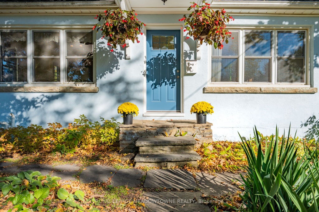 Photo of 33 Durham Street, Halton Hills, ON L7G 1Z8 (MLS # W13934048)