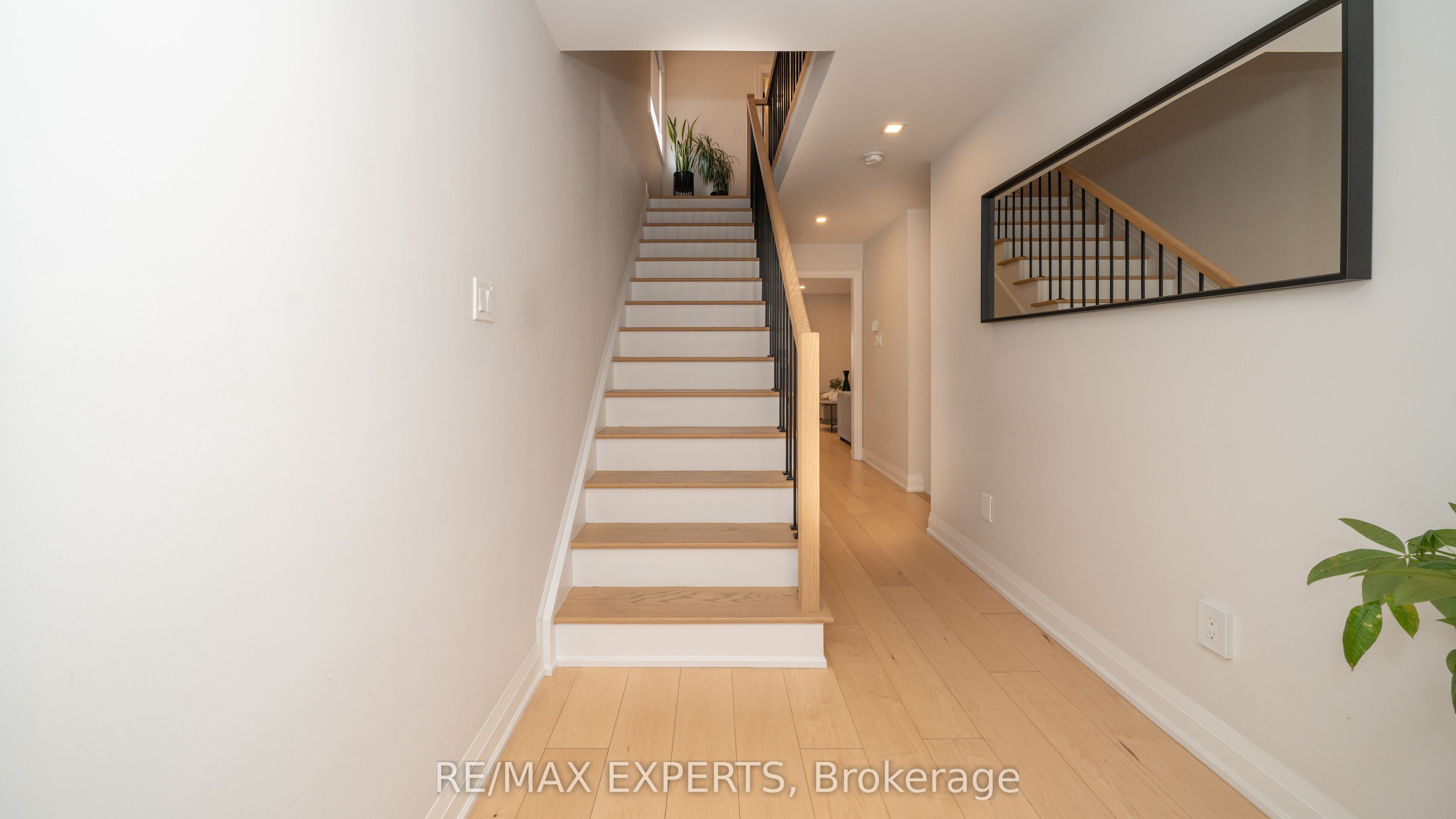 111 Argento Crescent