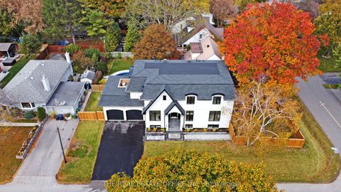 18 Beaverbrook Avenue Toronto ON M9B 2M9