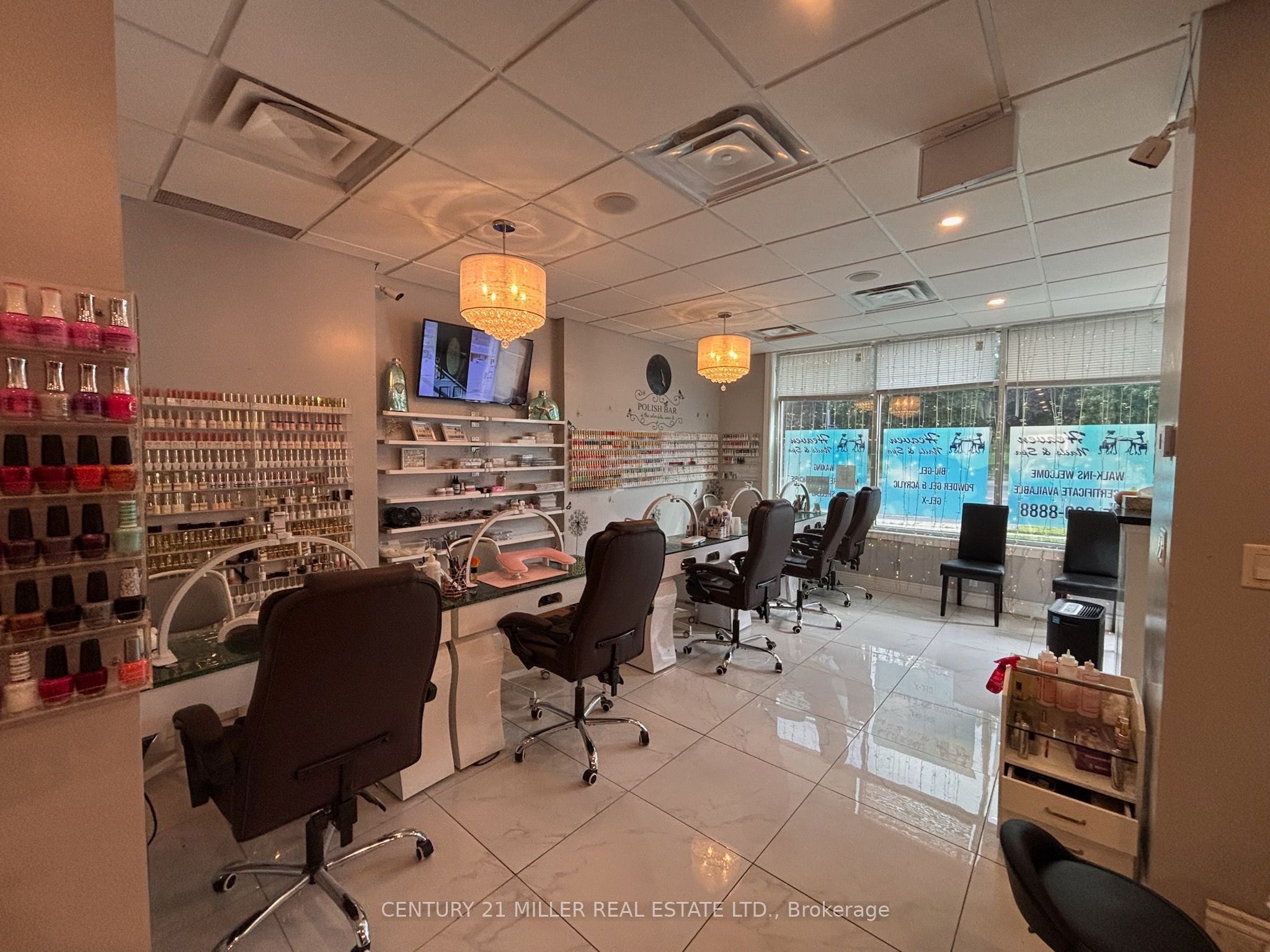 132 King Street W