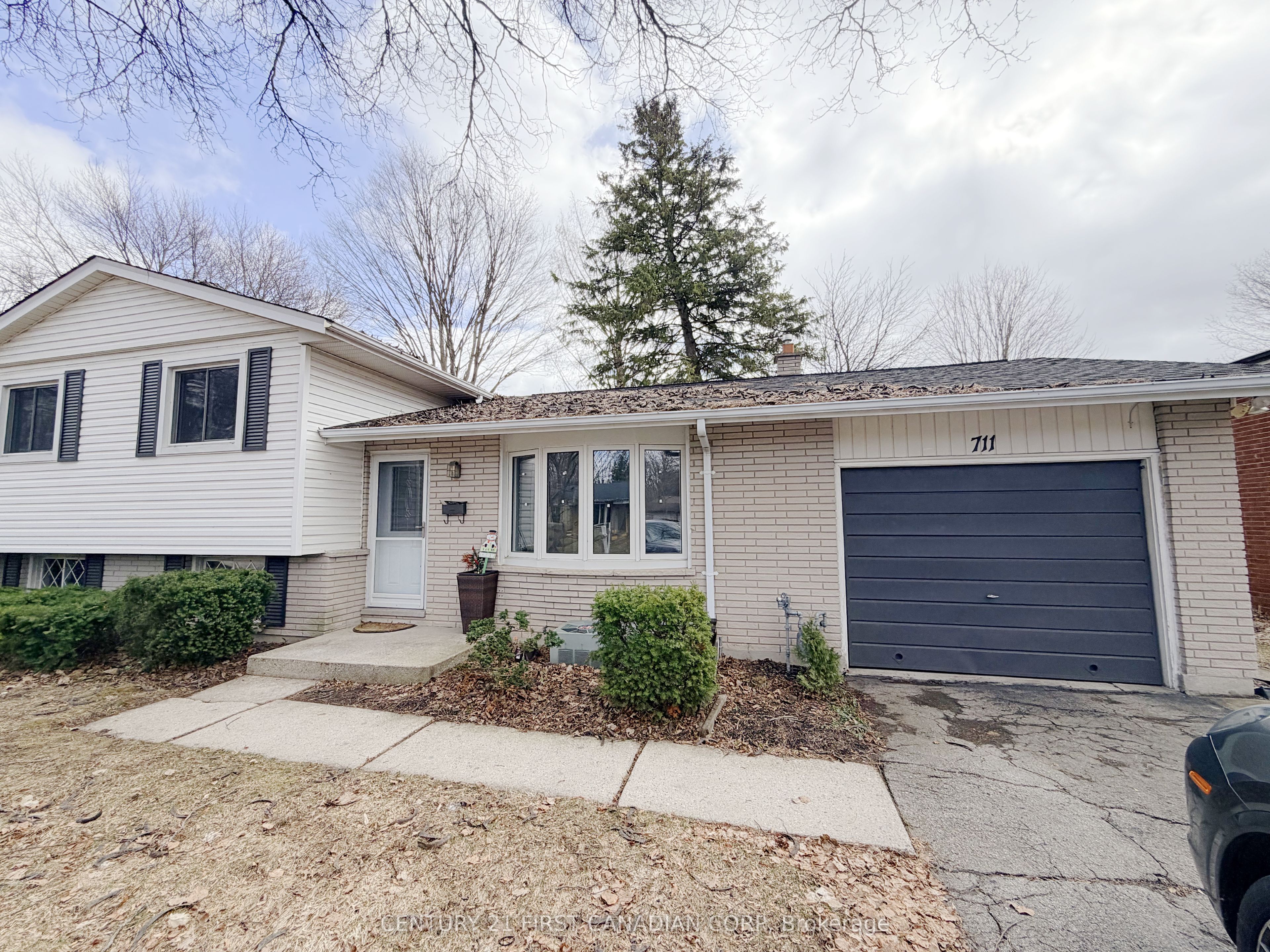 Photo 1 of 18 — 711 Algoma Avenue Upper Level, London North, ON N5X 1W4