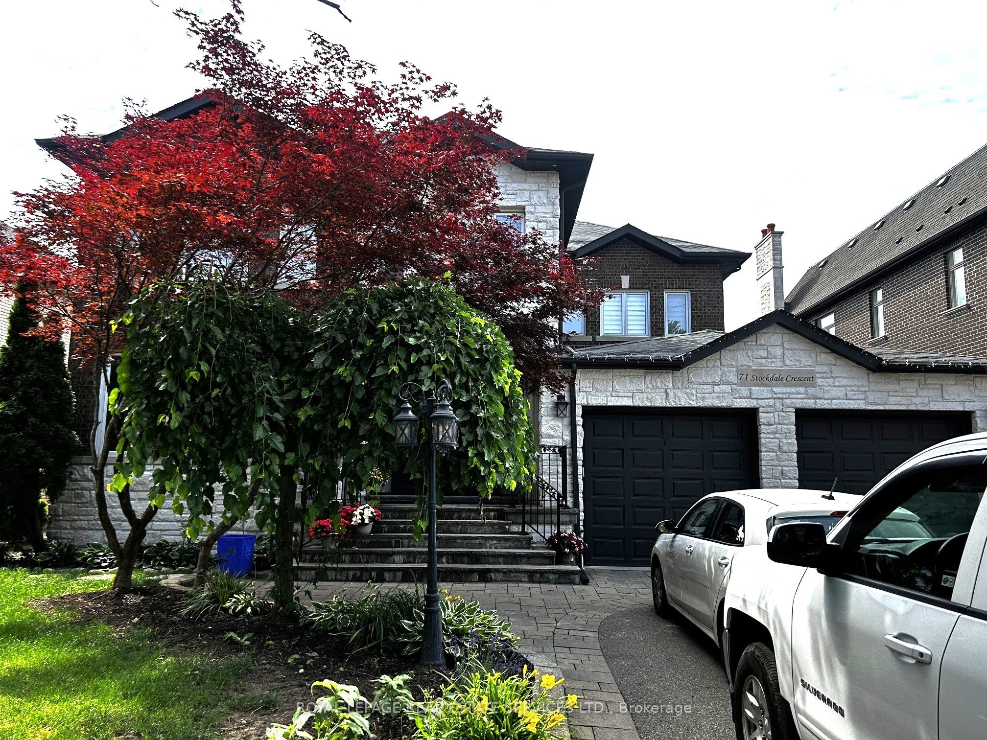 Photo 1 of 25 — 71 Stockdale Crescent, Richmond Hill, ON L4C 3T1