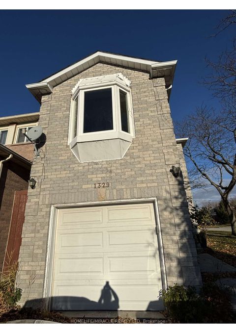 1329 Hazel Mccleary Drive Oakville ON L6J 7A9