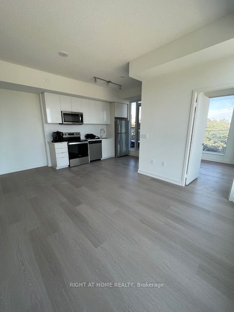 859 The Queensway N/A 218