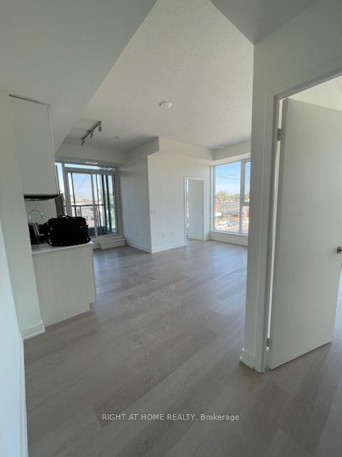 859 The Queensway N/A 218