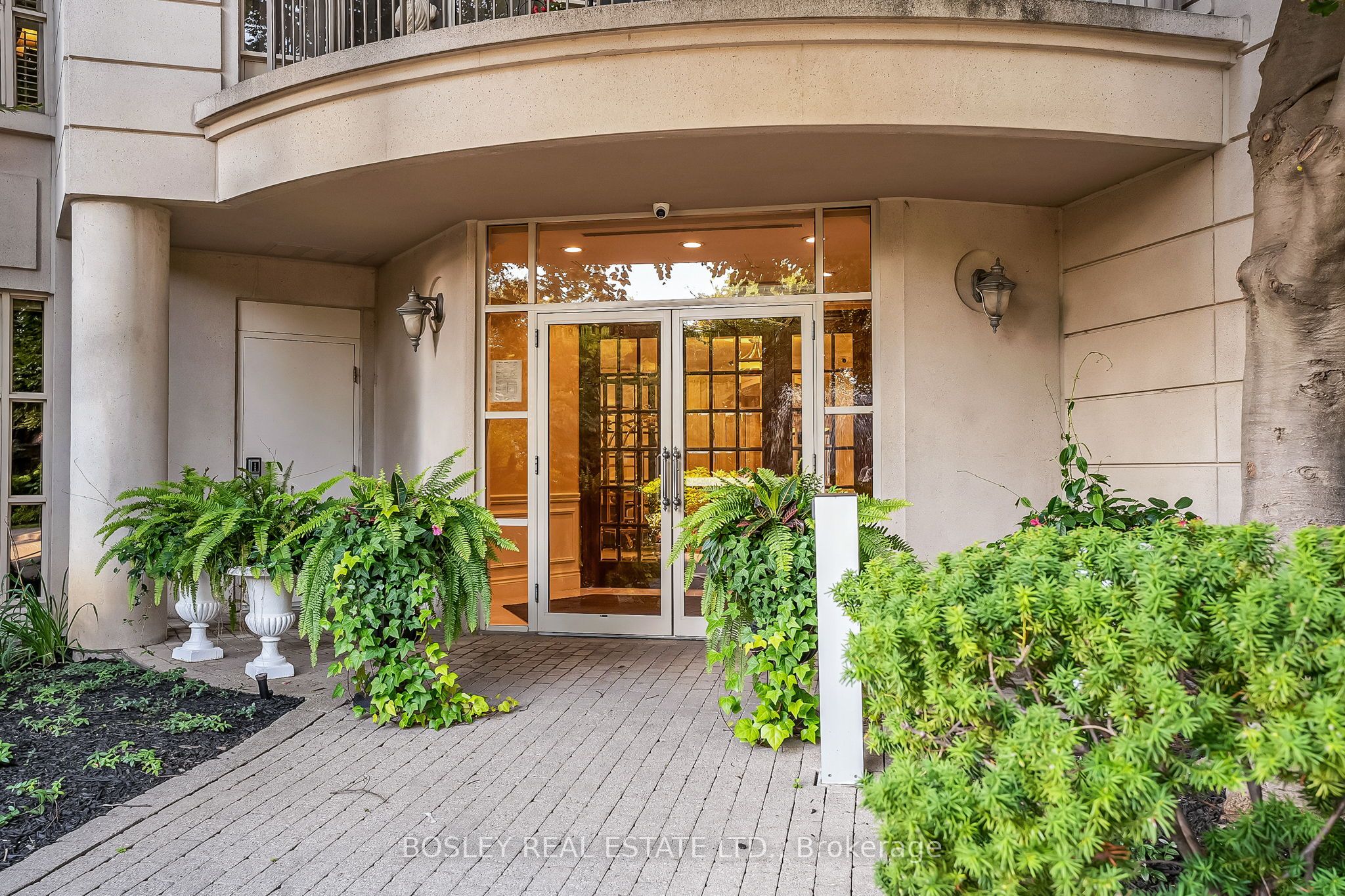 3085 Bloor Street W 415