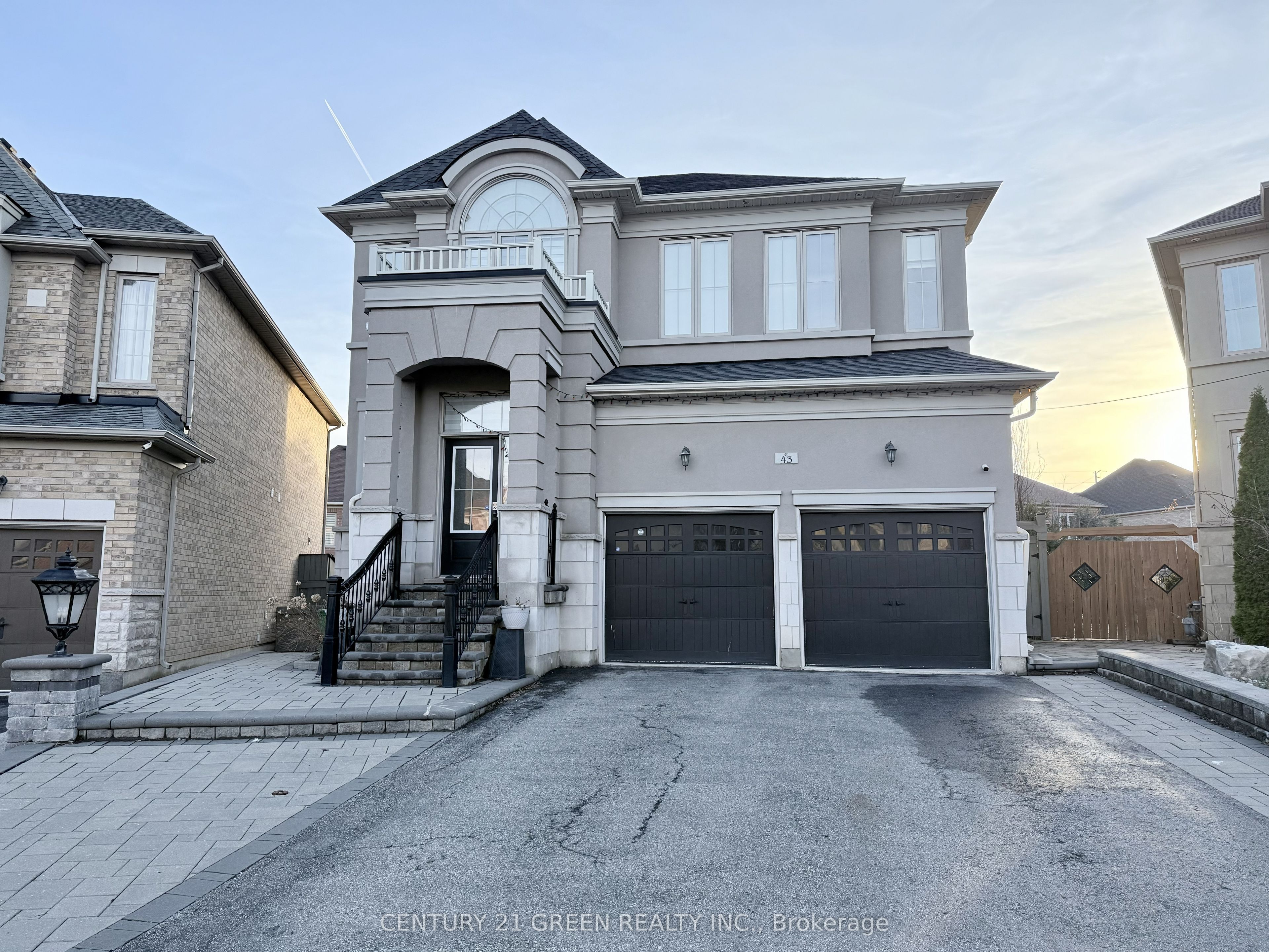 43 Black Diamond Crescent Upper