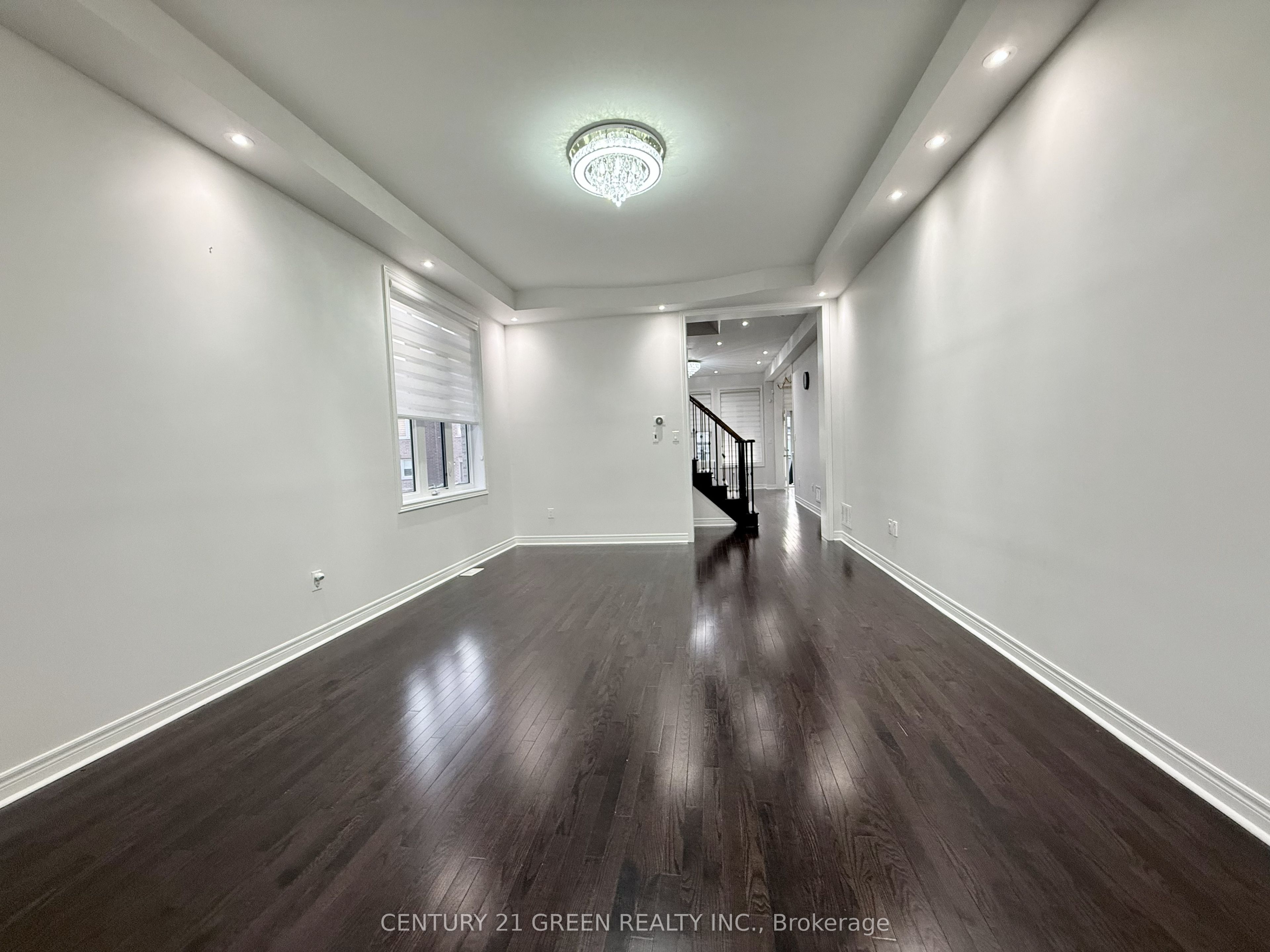 43 Black Diamond Crescent Upper