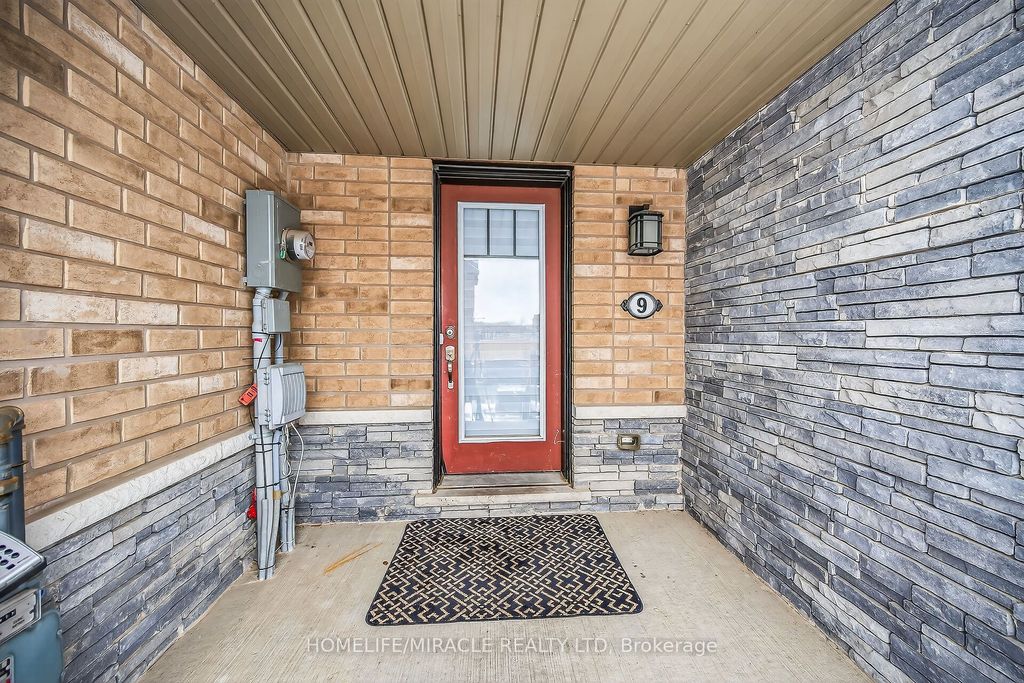 Photo of 9 Hedges Crescent, Hamilton, ON L8J 0K8 (MLS # X12858080)