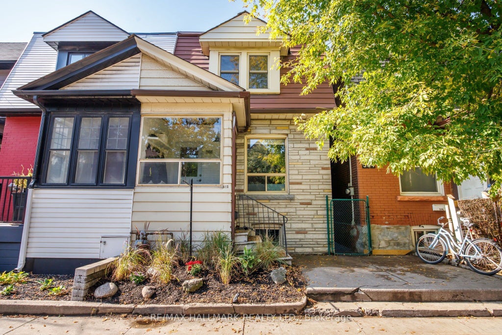 Photo of 502 Lansdowne Avenue, Toronto, ON M6H 3Y3 (MLS # C14024146)