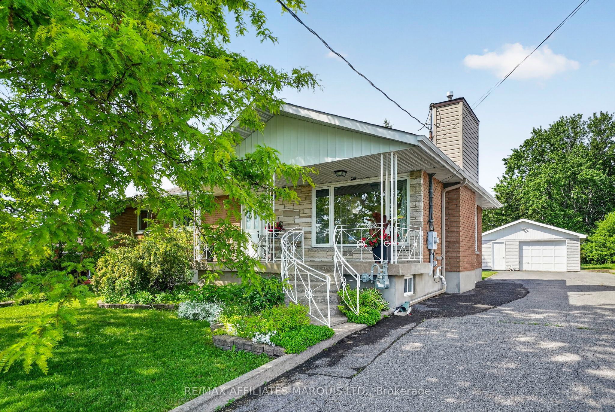 Photo 1 of 34 — 2706 Ross Avenue, Cornwall, ON K6K 1E5