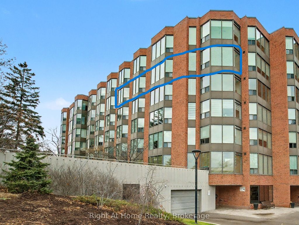 Photo of 2121 Lakeshore Road #603, Burlington, ON L7R 1C9 (MLS # W12650280)