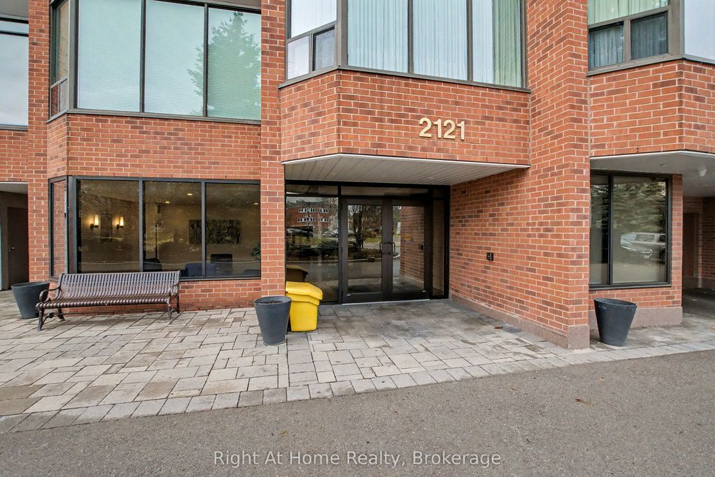 Photo of 2121 Lakeshore Road #603, Burlington, ON L7R 1C9 (MLS # W12650280)