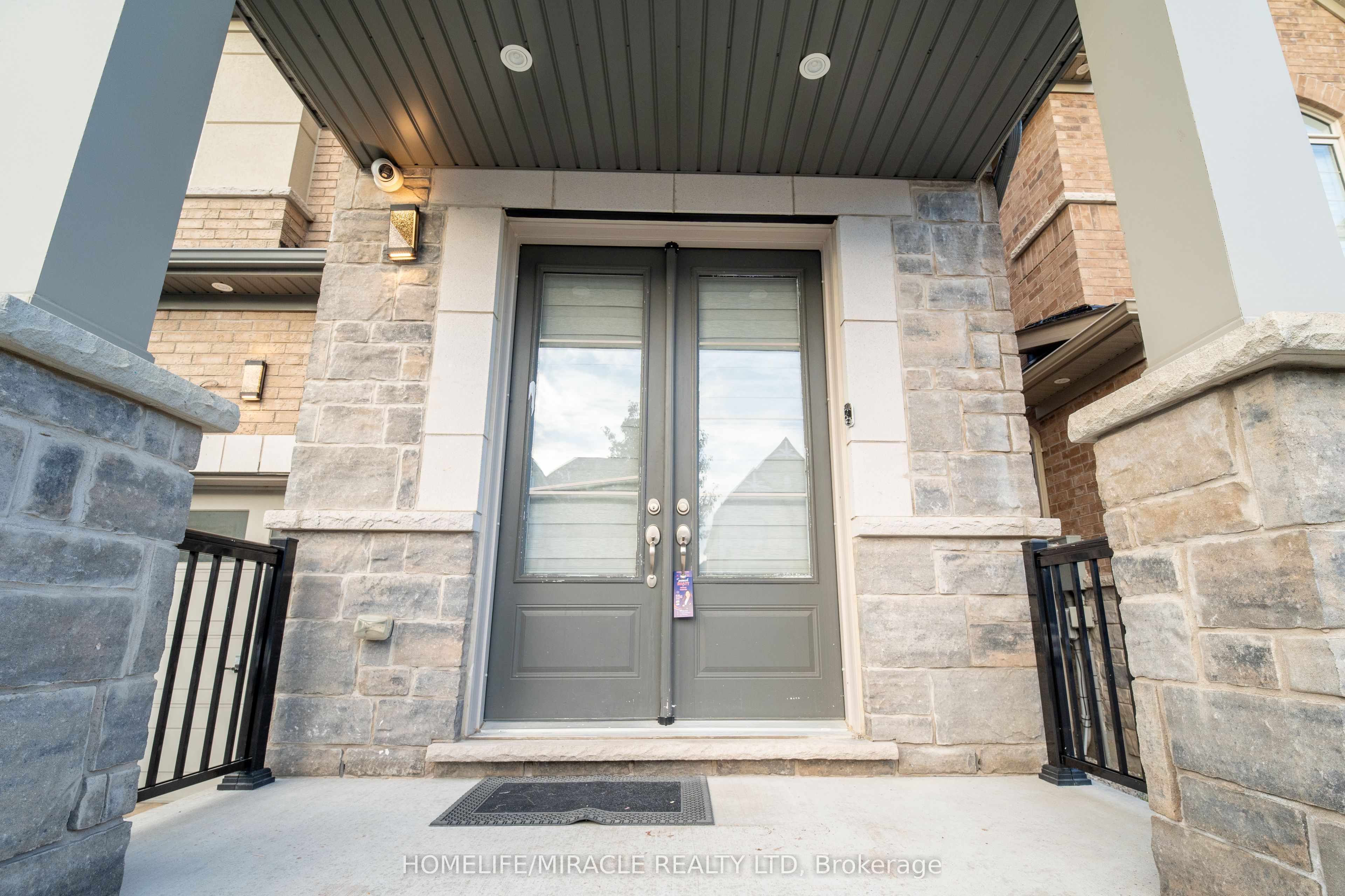 23 HENDRICKS Crescent