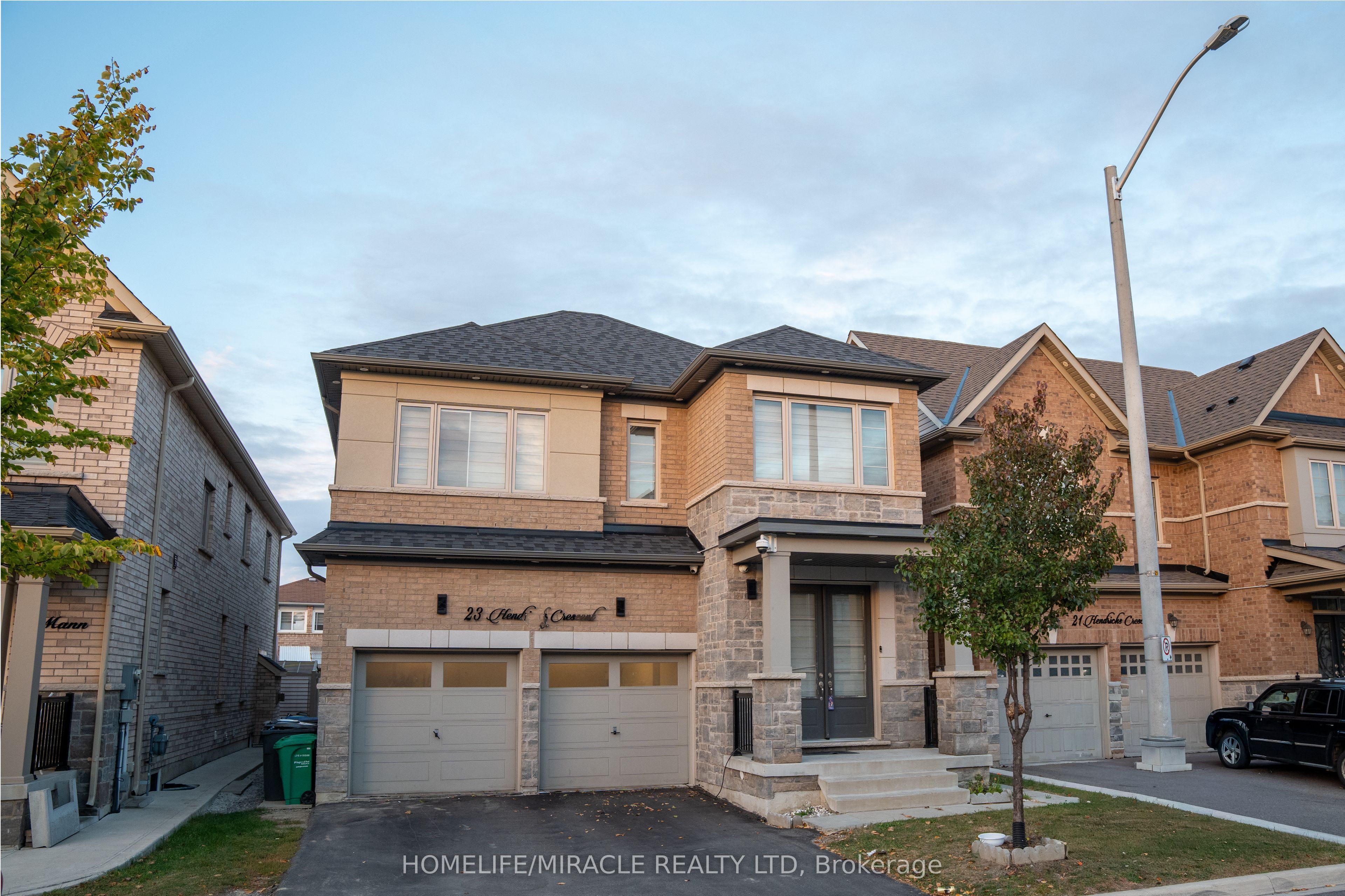 23 HENDRICKS Crescent