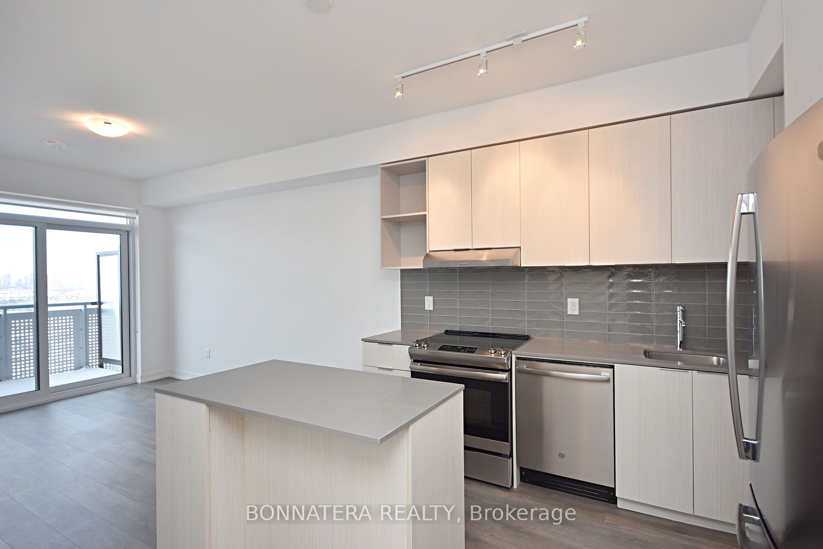 2520 Eglinton Avenue W 1613