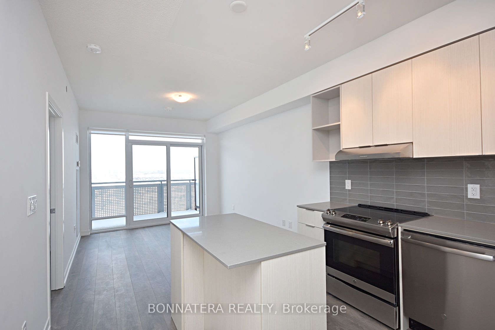 2520 Eglinton Avenue W 1613