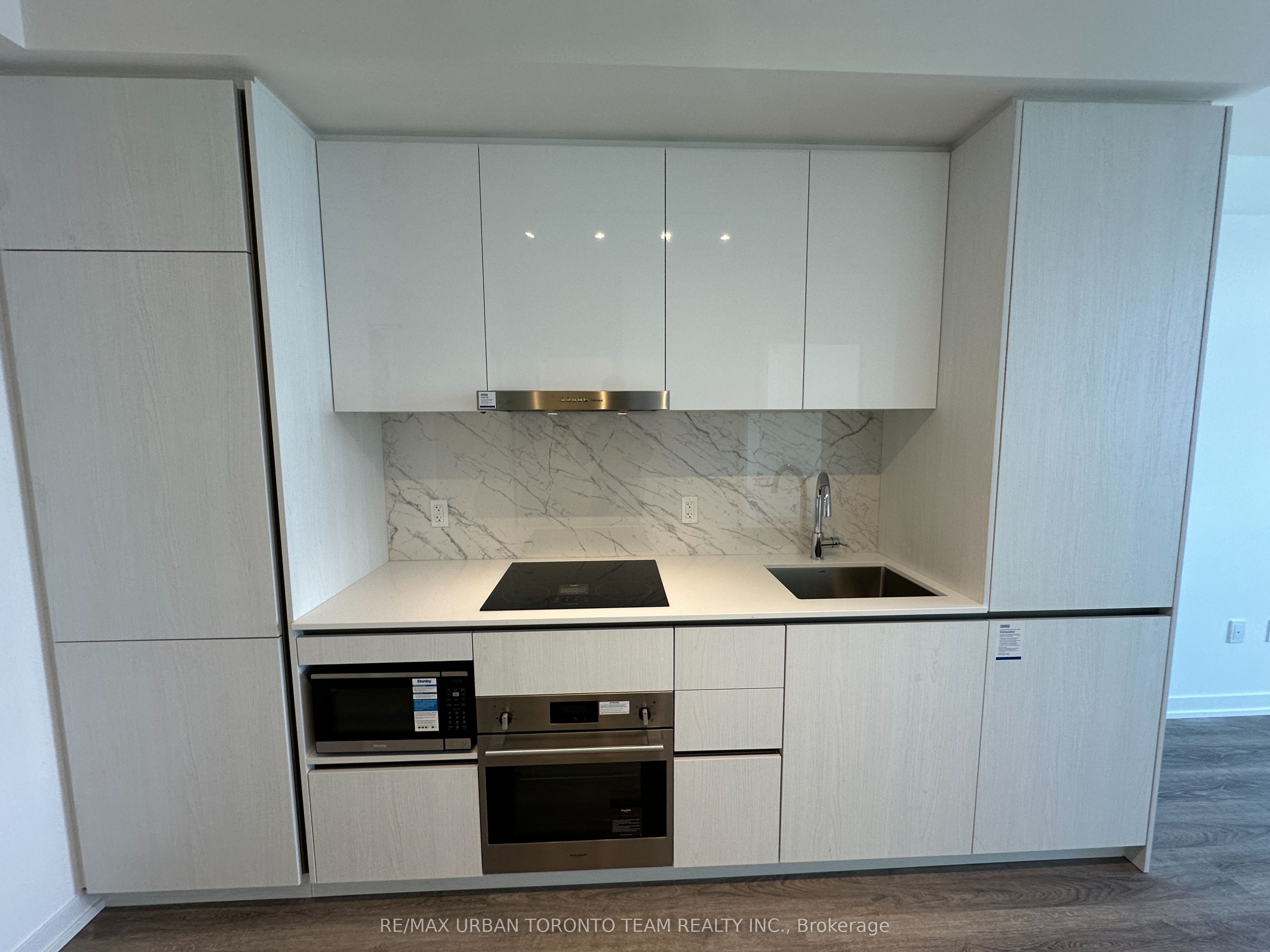 8 Interchange Way 5705