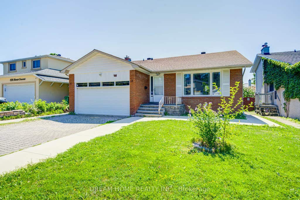 Photo of 1323 Shamir Crescent, Mississauga, ON L5C 1L2 (MLS # W13645144)