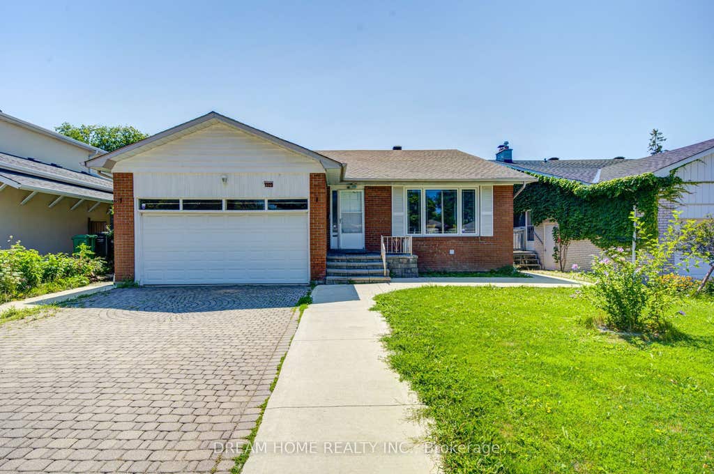 Photo of 1323 Shamir Crescent, Mississauga, ON L5C 1L2 (MLS # W13645144)