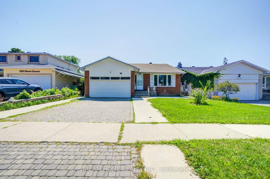 Photo of 1323 Shamir Crescent, Mississauga, ON L5C 1L2 (MLS # W13645144)