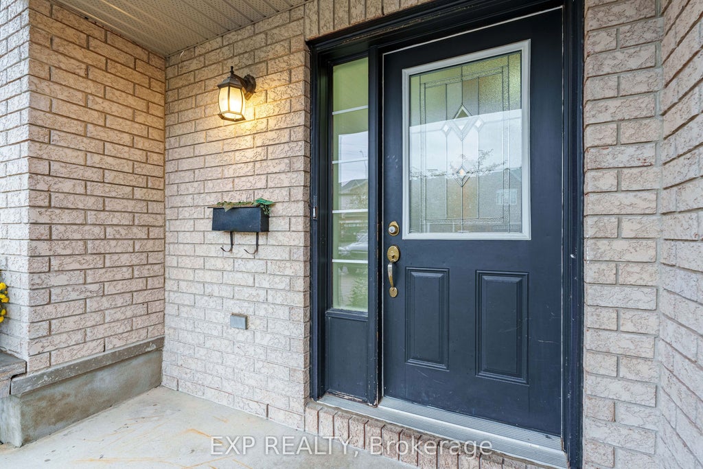 Photo of 333 ROLLING MEADOW Crescent, Orleans - Convent Glen and Area, ON K1W 0A9 (MLS # X13870102)