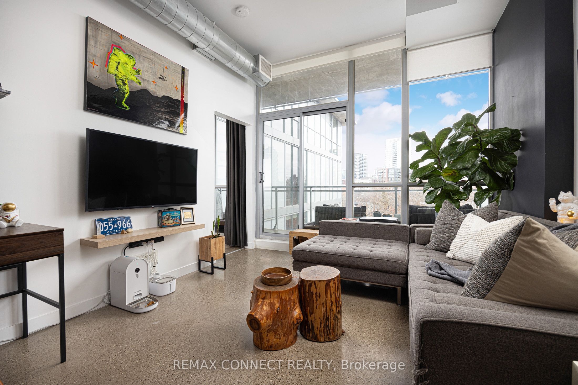 510 King Street E 708