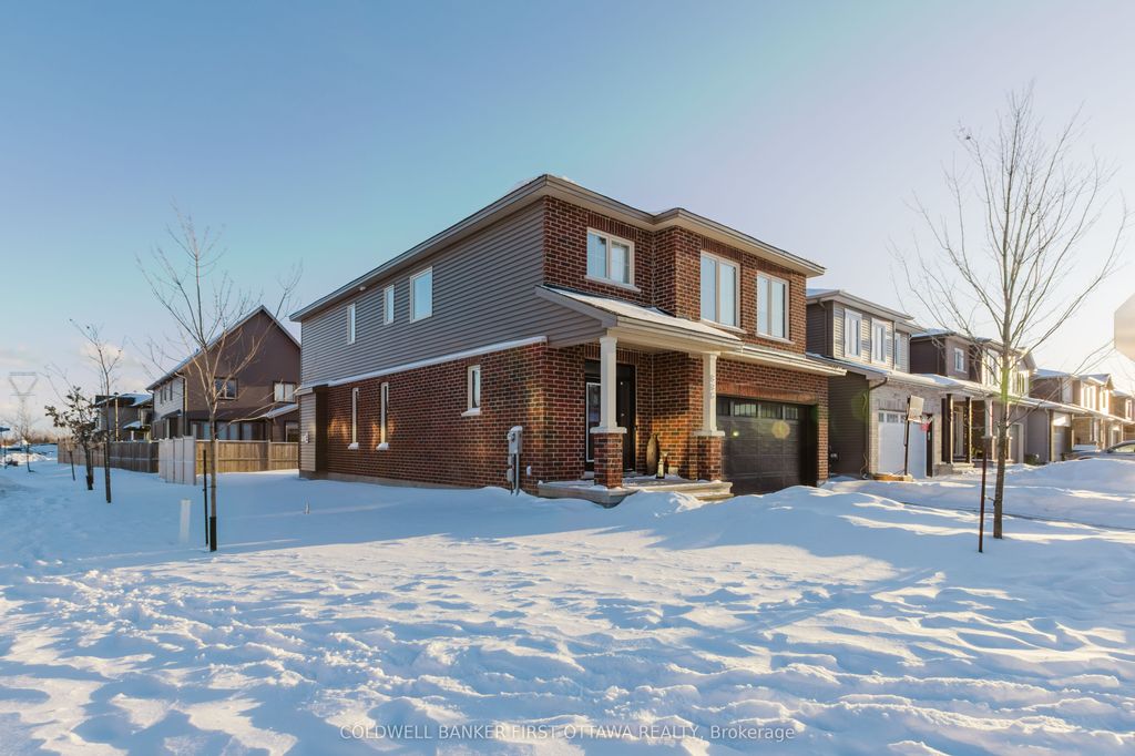 Photo of 896 Sendero Way, Stittsville - Munster - Richmond, ON K2S 2W8 (MLS # X12790968)