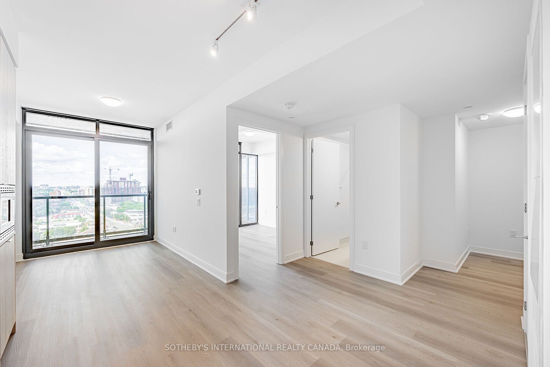 86 Dundas Street E 1521