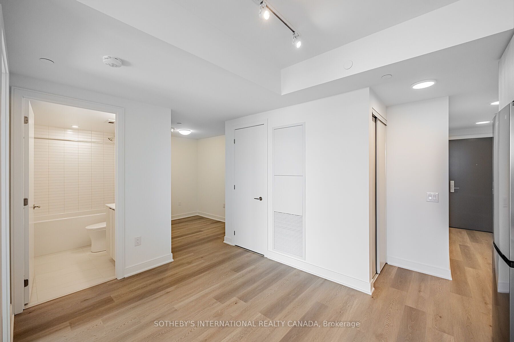 86 Dundas Street E 1521