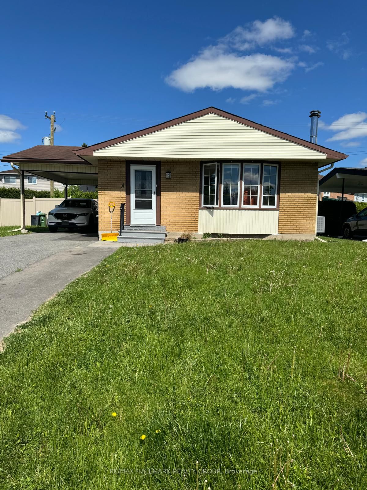 Photo 1 of 11 — 1387 Sault Street B, Orleans - Cumberland and Area, ON K1E 1G8