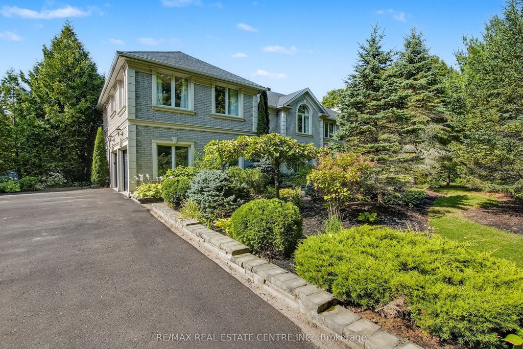 Photo of 4220 Ennisclare Drive, Milton, ON N0B 2K0 (MLS # W13088030)