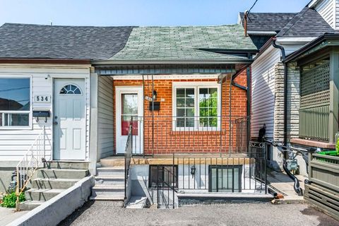 534A Westmount Avenue Toronto ON M6E 3N7